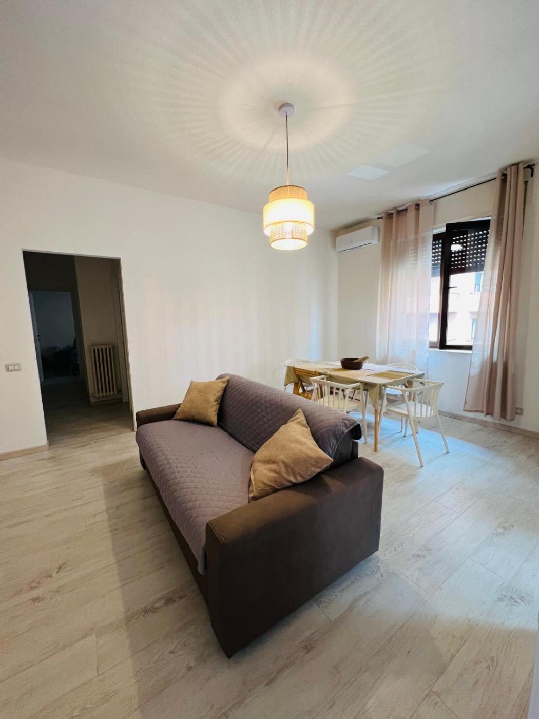 Trilocale Centro Gallarate Buitenkant foto